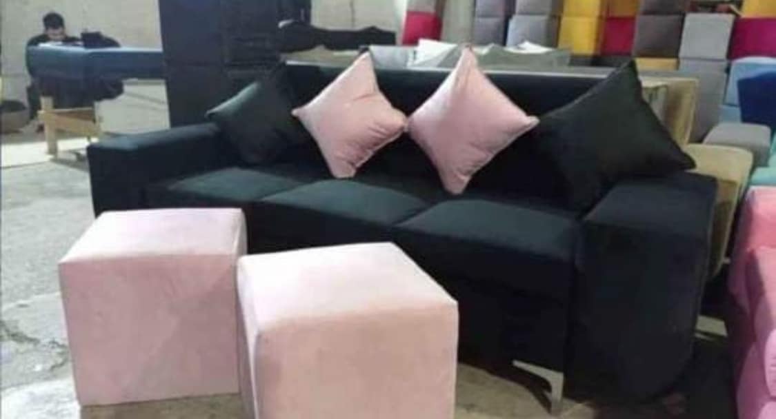 Sofá Tipo Napoleon color Negro y Rosa